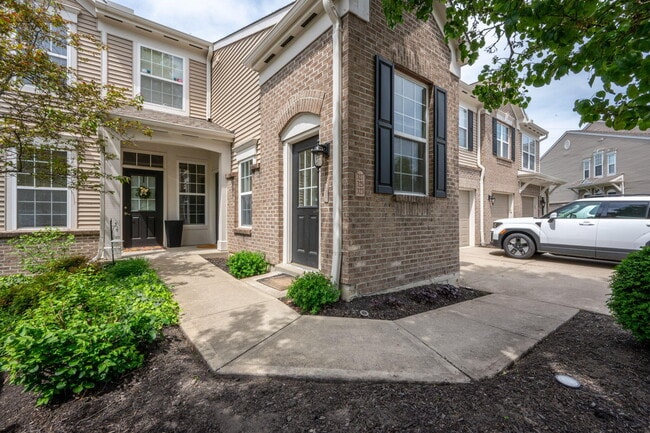 Photo - 323 Skyview Ct