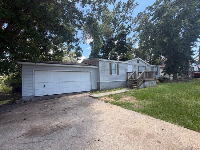 Building Photo - 16853 W Lynbrook