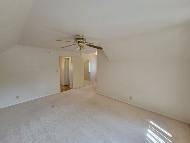 Photo - 4 bedroom 2 bath near campus!