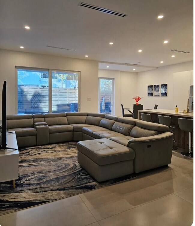 Photo - 2275 SE 7th St