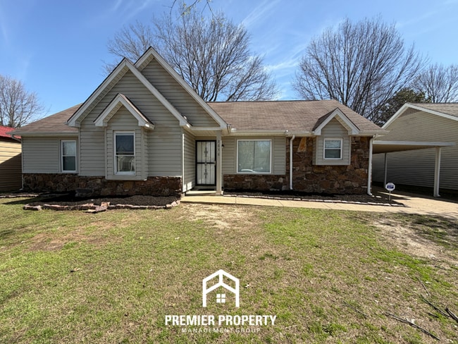 Building Photo - Charming 3BR Memphis Home with Fireplace, Built-Ins & Fenced Backyard