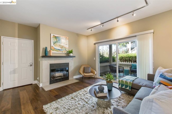 Building Photo - 119 Shoreline Ct Unit 119