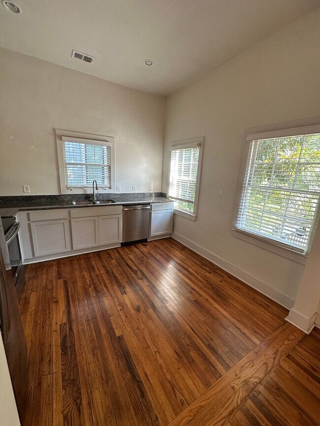 Photo - 614 E Henry St
