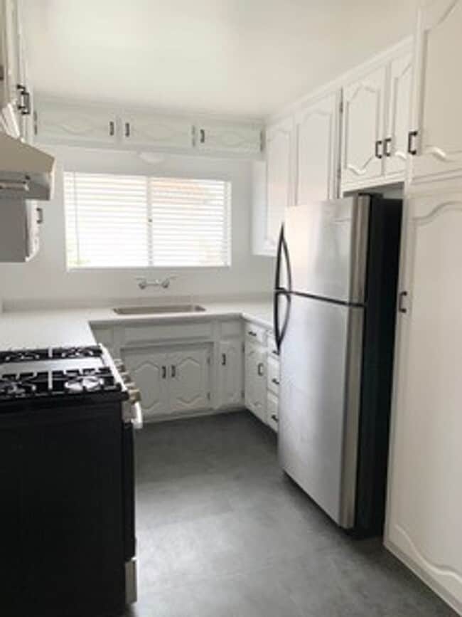 Photo - 18th Street Unidad 949 W. 18th Street