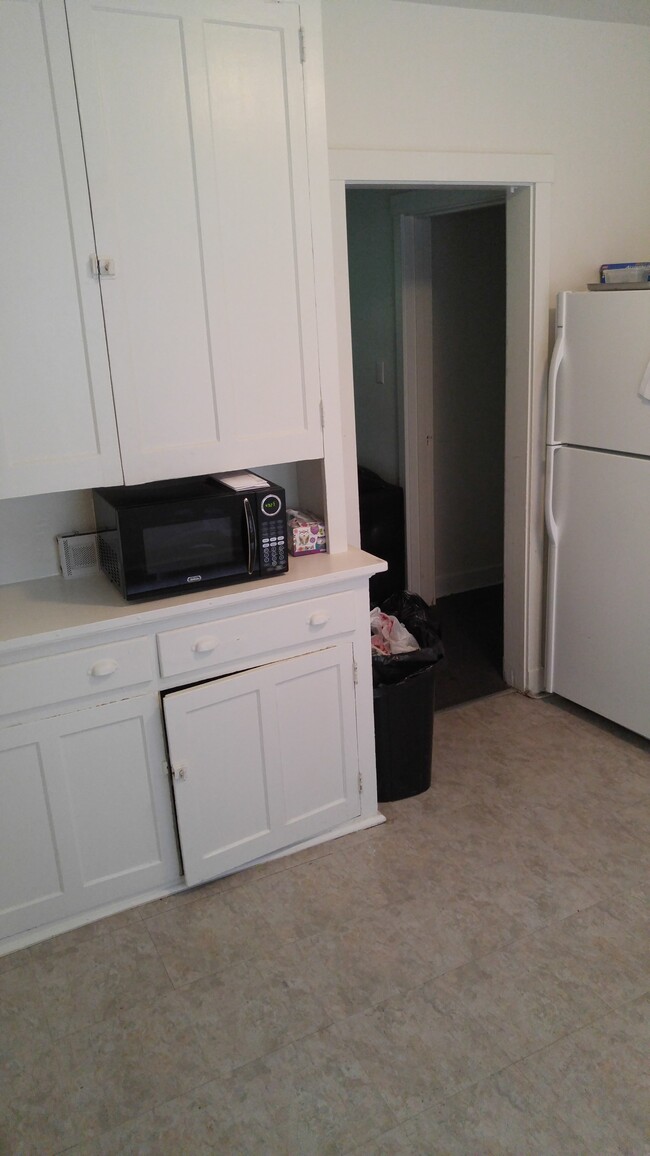 Kitchen - 5607 Wilkins Ave Unit 5607