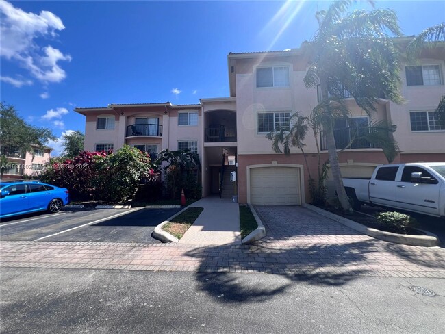 Photo - 2021 SE 10th Ave Unidad 211 Rental