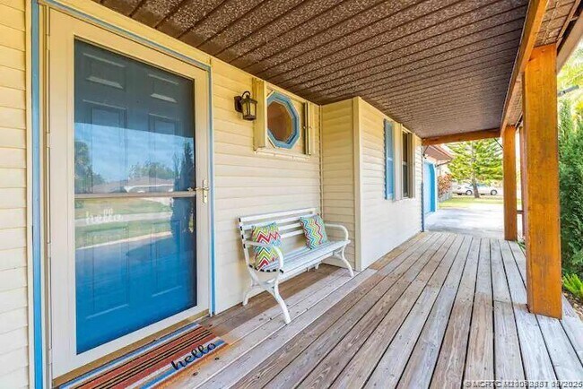 Photo - 2550 SE Calais St