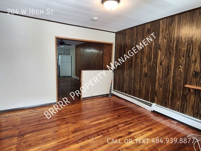 Photo - 204 W High St