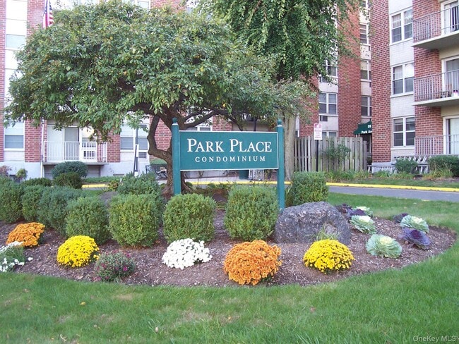 Building Photo - 35 Park Ave Unit 1M