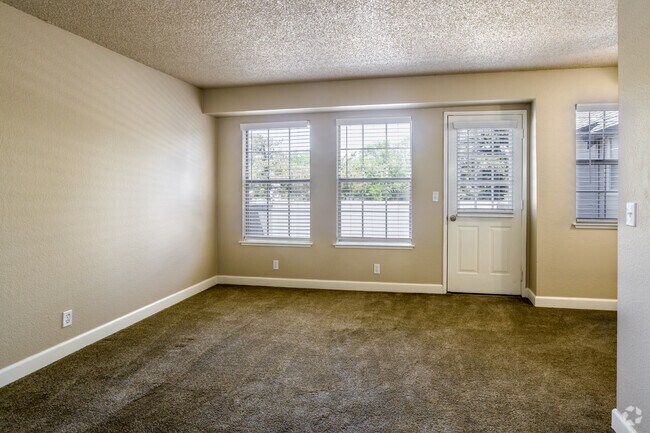 2BR, 1BA -850SF