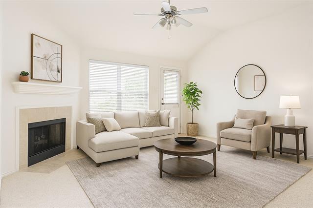 Photo - 1121 Roping Reins Way