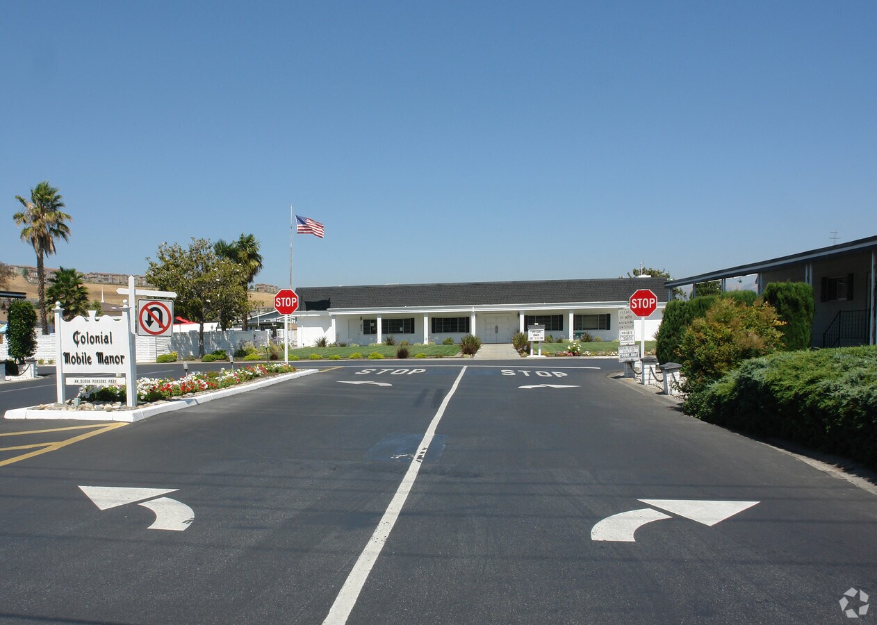 Photo - Colonial Mobile Manor