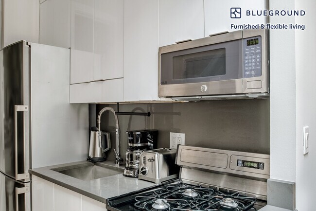 Photo - 118 Christopher St Unidad FL5-ID1172