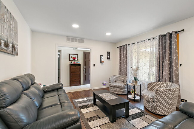 Photo - 1037 Conrad Ct