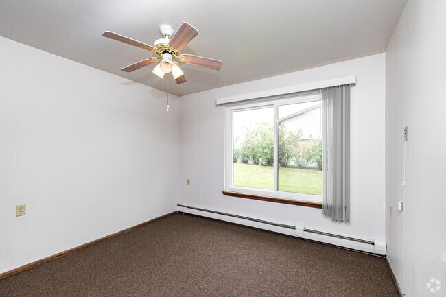 1BR, 1BA - 600SF - Bedroom