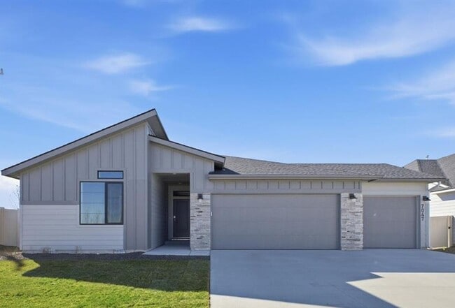 Building Photo - Be the First to Live in This New 4-Bedroom, 2-Bath Single-Story Home!