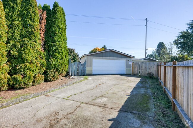 Building Photo - Lovely, Bright, freshly painted one level ... Rental