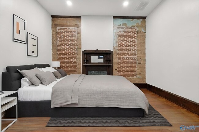 Photo - 719 Bank St NW Unit 1