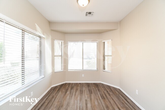 Photo - 2850 E Silverbell Rd