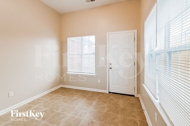 Photo - 5599 Queens Ring Cove