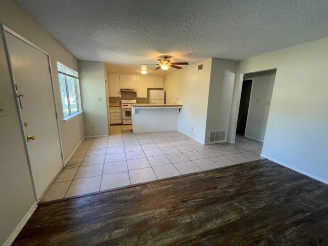 Photo - 2 Bedroom Condo Walking Distance to Downtown Elk Grove and Elk Grove Park