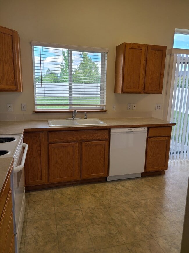Photo - Lovely 3 Bedroom 2 Bath Sunshine Meadows Home for Rent!