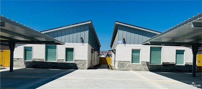 Building Photo - 11 Playa Dr Unit 3