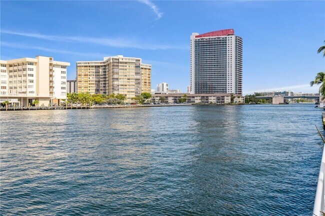 Photo - 1913 S Ocean Dr Unidad 129