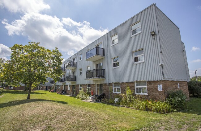 Photo - Elgin Woods Apartments