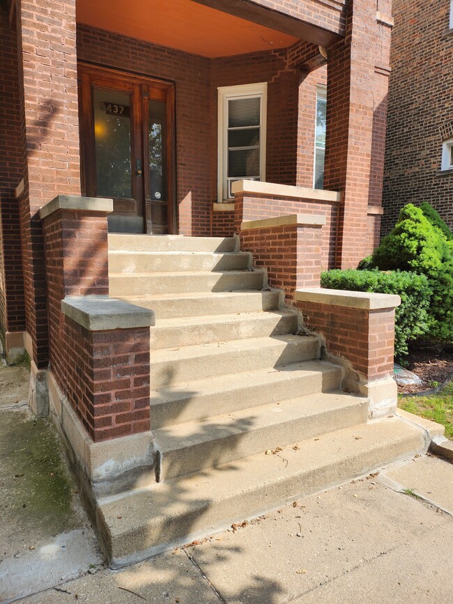 Building Photo - 5437 N Ashland Ave