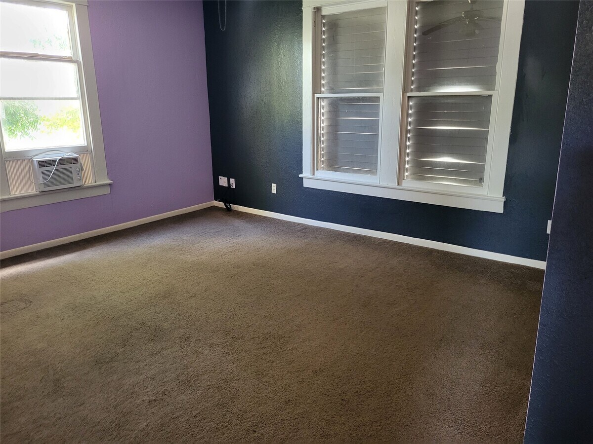 Photo - 4401 Ave Q 1/2