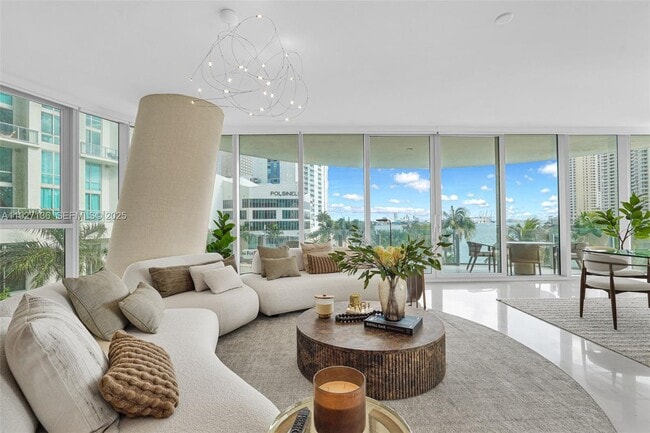 Building Photo - 300 Biscayne Blvd Way Unit 301E