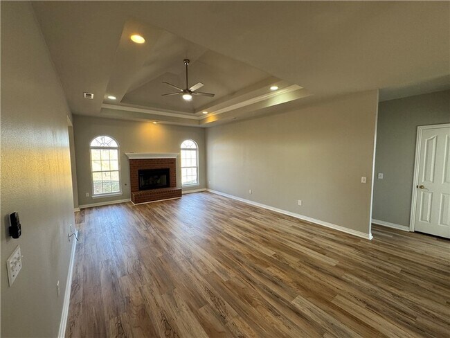 Photo - 314 Center Dr