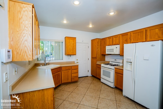 Photo - Charming 2Bdm 2Ba Home Located in the Desi...