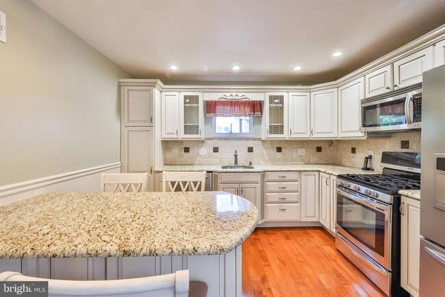 Photo - 9898 Wistaria St