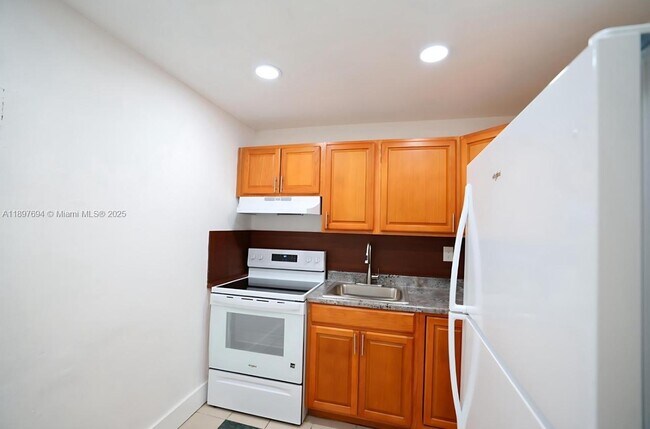 Photo - 16117 NE 19th Ct Unit 4