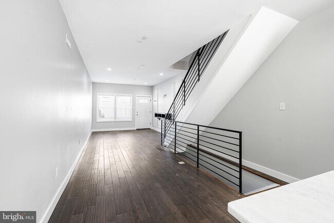 Photo - 2122 Sears St