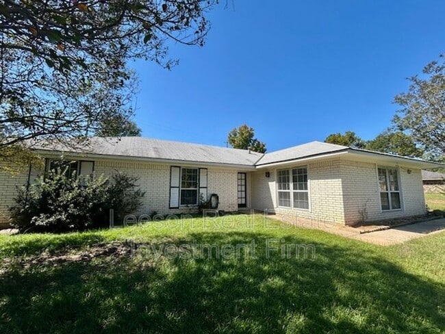 Building Photo - 302 Avenida Dr