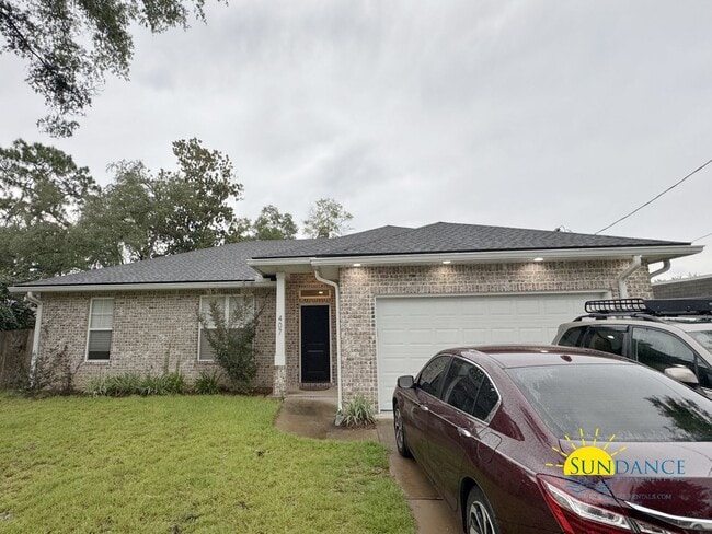 Building Photo - Custom details in this 3 Bedroom Niceville... Rental