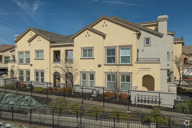 Alternate Building Image - Altura Villas