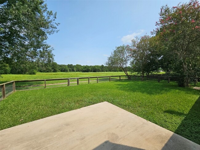 Photo - 221 Palm Aire Dr