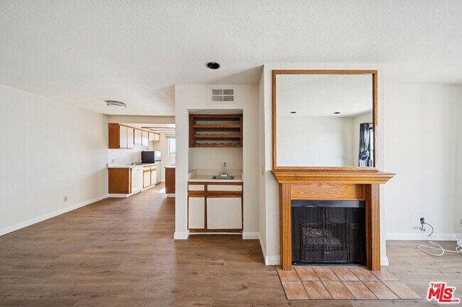 Photo - 1519 N Martel Ave Unidad 305