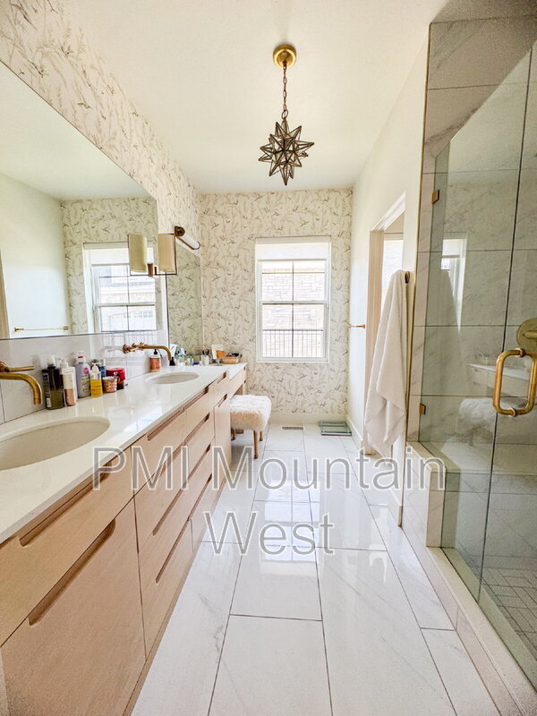 Photo - 703 N 920 E