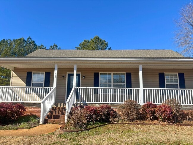 3-Bedroom Home in safe neighborhood - Pets... - 3-Bedroom Home in safe neighborhood - Pets...