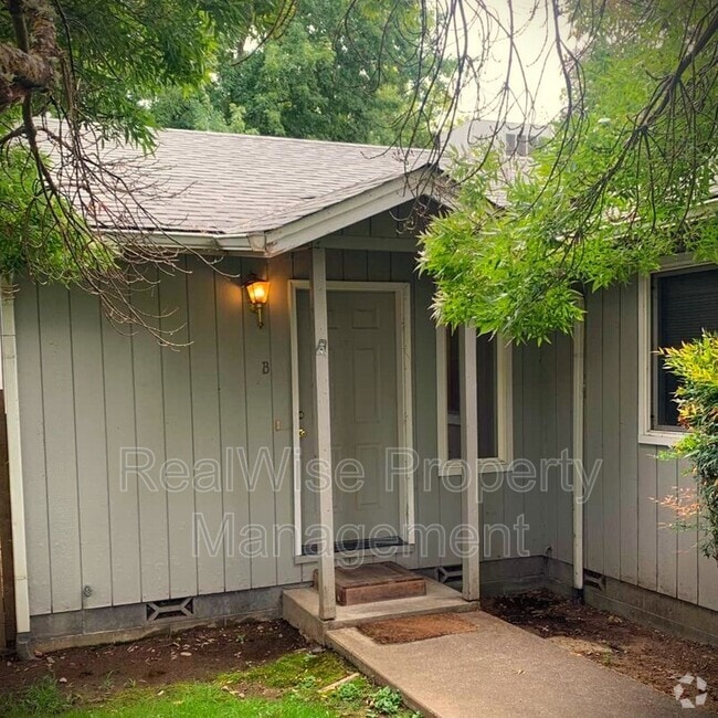 Building Photo - 1636 Leonard Rd Unit B Rental
