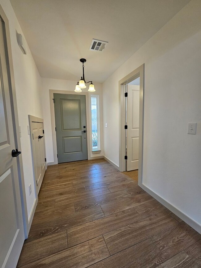 Photo - (3) Bed/(2.5) Bath Townhome Avail NOW! New Construction!