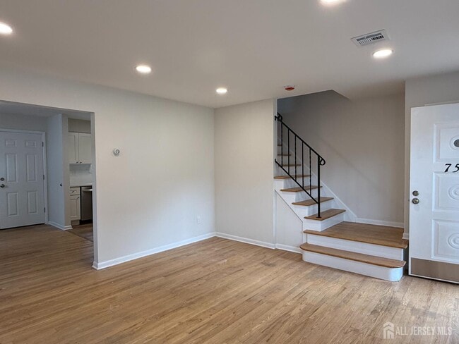 754 Walnut St