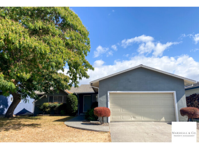 Rohnert Park! Charming 3-Bedroom, 2-Bath H... - Rohnert Park! Charming 3-Bedroom, 2-Bath H... House