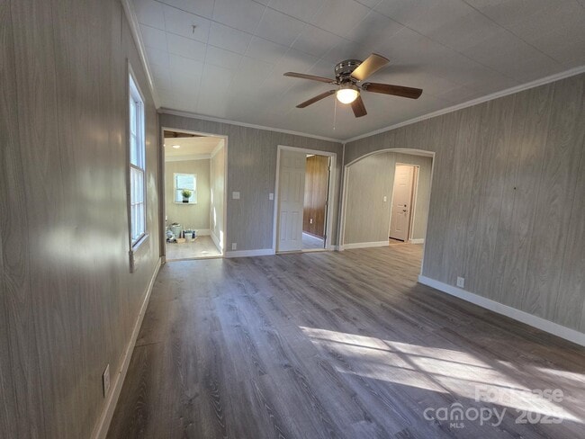 Photo - 4723 Linden St