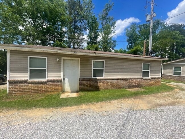 Building Photo - Renovated 2 Bedroom 1 Bath Unit 112